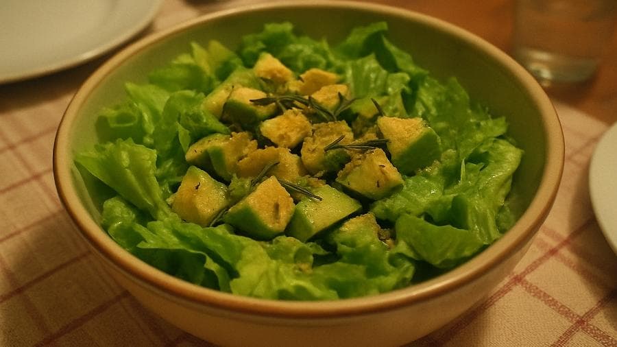 Salada de Abacate e Alface com Aromatizado de Alecrim