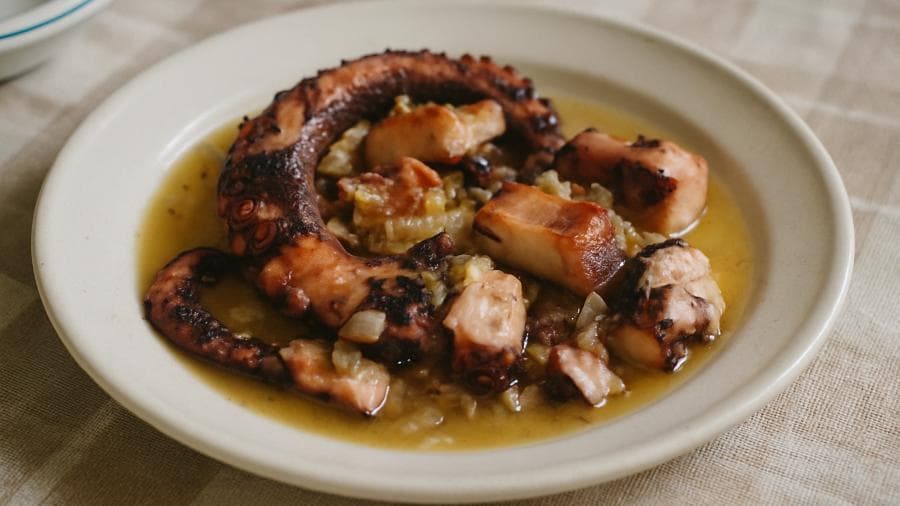 Polvo Grelhado com Vinho-Branco e Toucinho