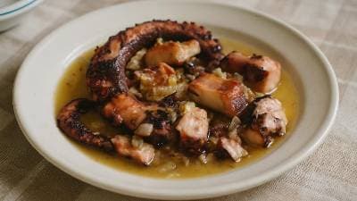 Polvo Grelhado com Vinho-Branco e Toucinho