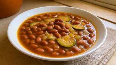 Sopa de Feijão com Caldo de Feijão