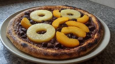 Pizza Dolce con Ananás, Pêssego e Chocolate