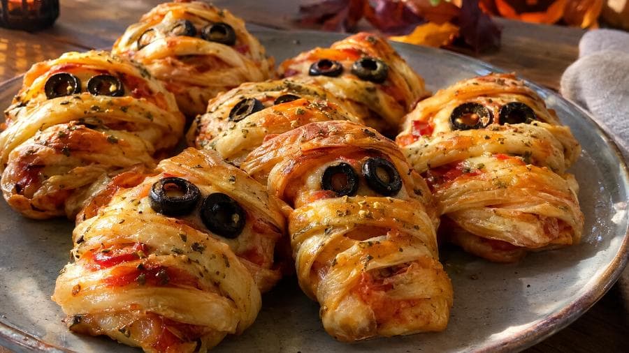 Múmias de Massa Folhada com Queijo e Tomate à moda de Évora