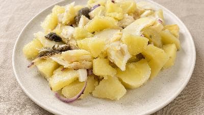 Salada de batata bacalhau e cebola