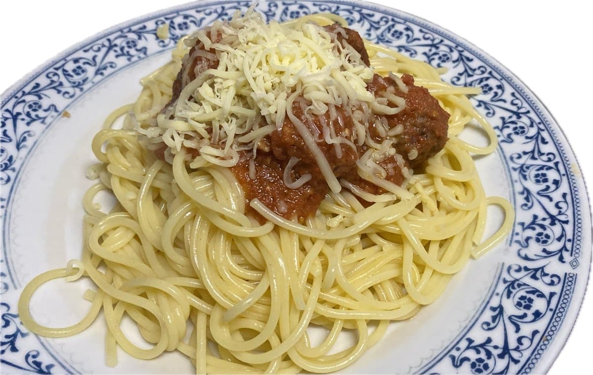 Esparguete com Almôndegas e Molho de Tomate